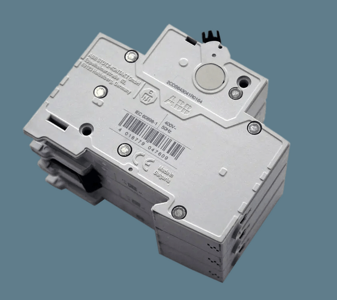 Автоматичний вимикач ABB basic M 3P C10 2CDS643041R0104 фото